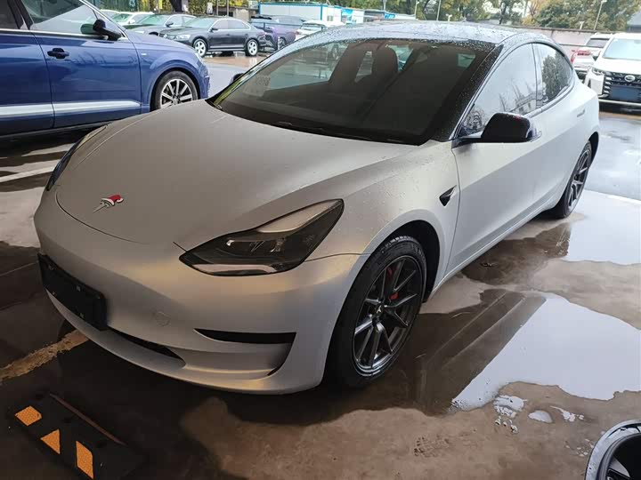 Фото 1 - Tesla Model 3