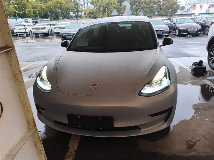 Фото 3 - Tesla Model 3