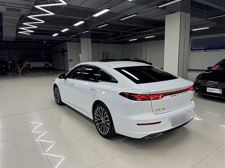 Фото 9 - Bestune B70