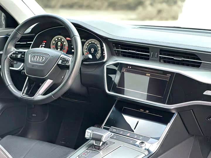Фото 4 - Audi A6L