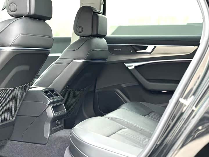 Фото 7 - Audi A6L