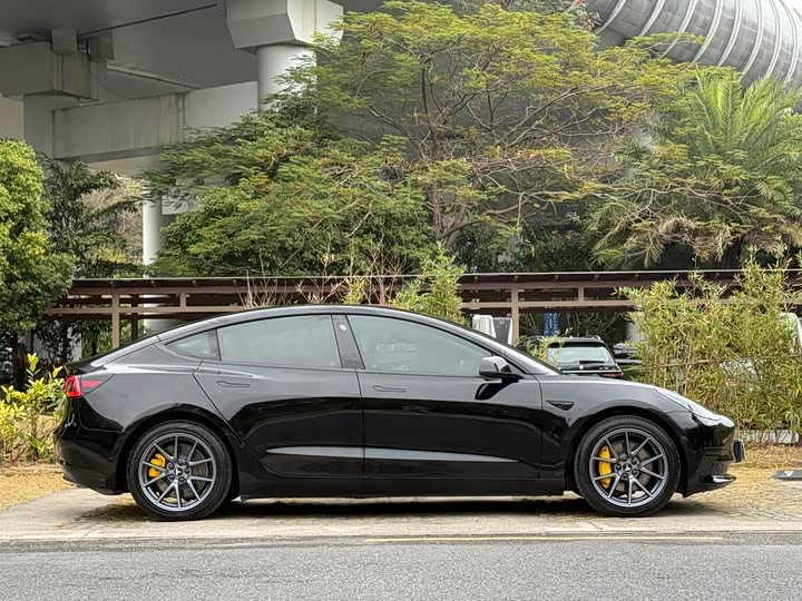 Фото 6 - Tesla Model 3