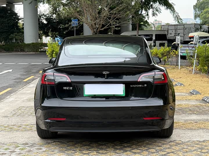Фото 8 - Tesla Model 3