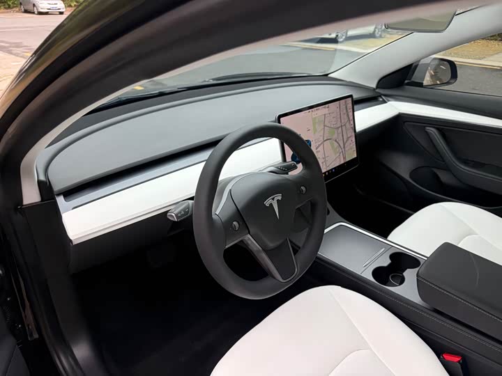 Фото 9 - Tesla Model 3