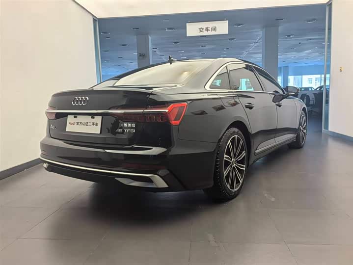 Фото 4 - Audi A6L