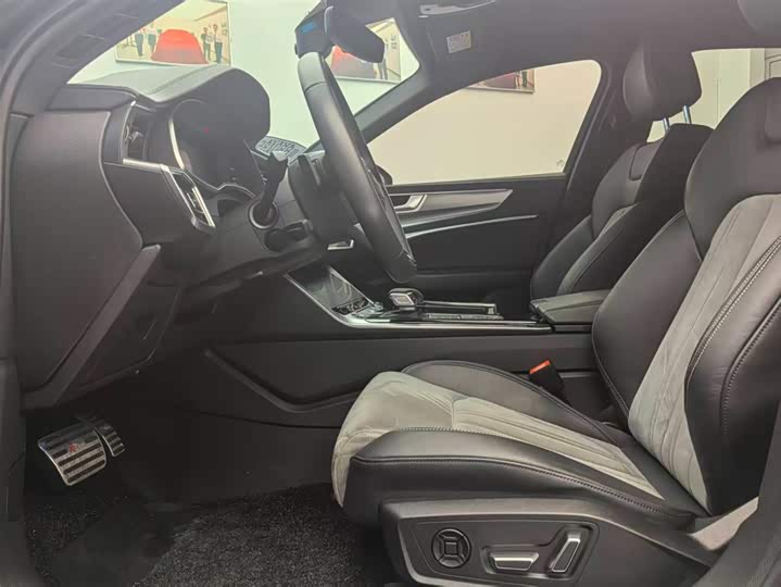 Фото 9 - Audi A6L