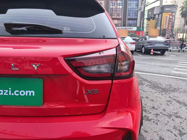 Фото 8 - Geely Vision X3