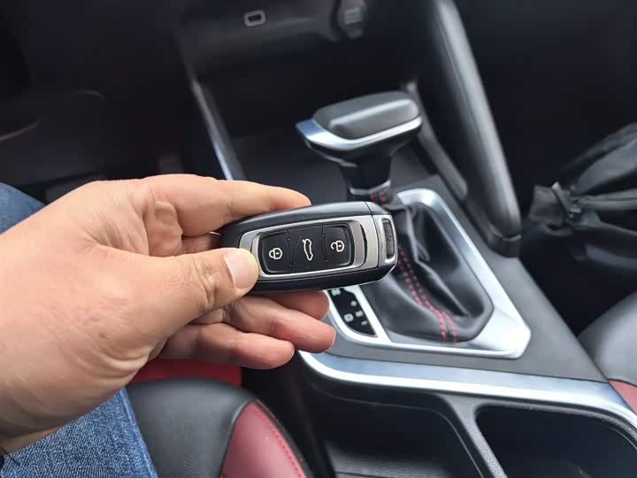 Фото 9 - Geely Vision X3