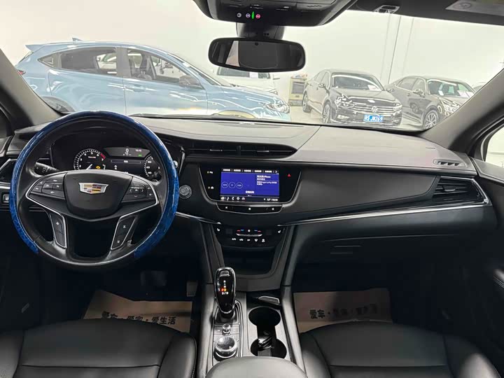 Фото 6 - Cadillac XT5