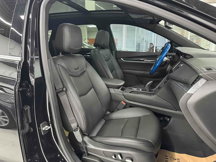 Фото 9 - Cadillac XT5