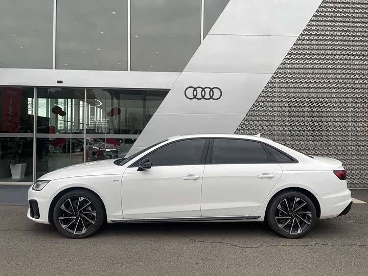Фото 2 - Audi A4L