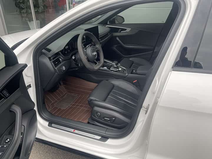 Фото 3 - Audi A4L