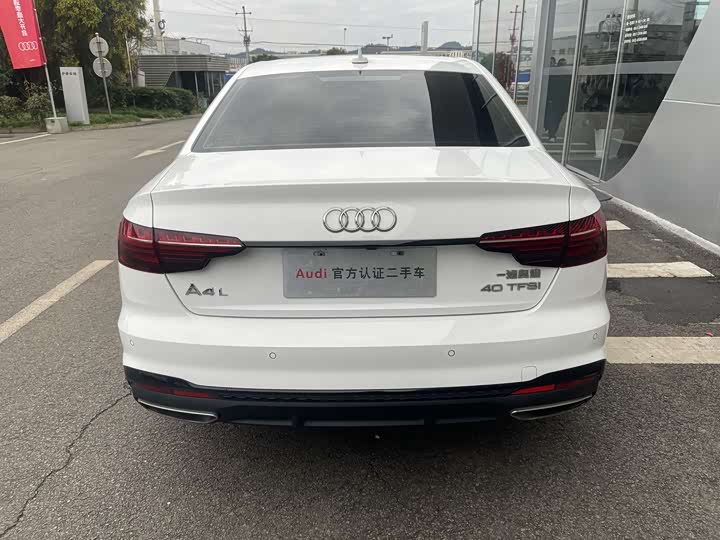 Фото 4 - Audi A4L