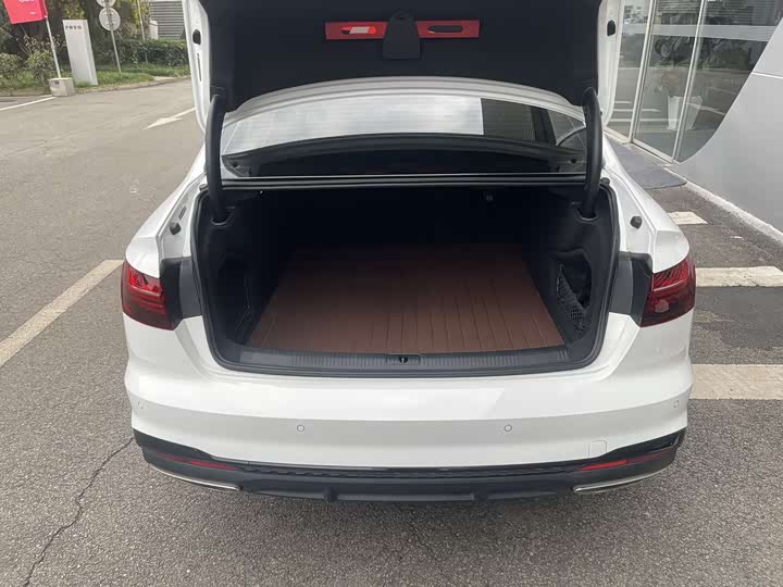 Фото 5 - Audi A4L