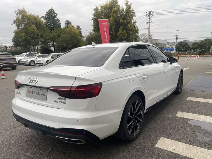 Фото 6 - Audi A4L