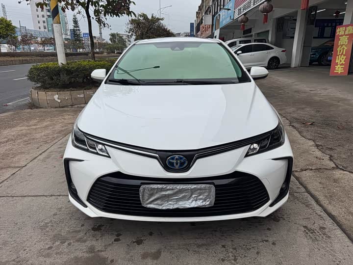 Фото 2 - Toyota Corolla