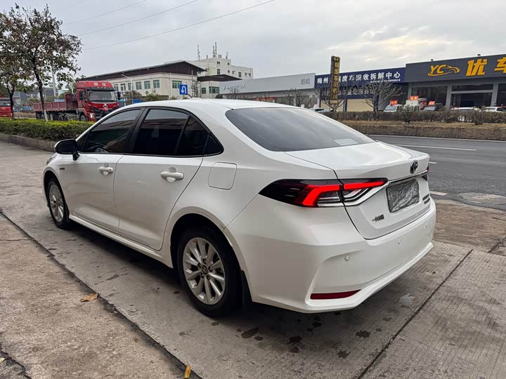 Фото 9 - Toyota Corolla