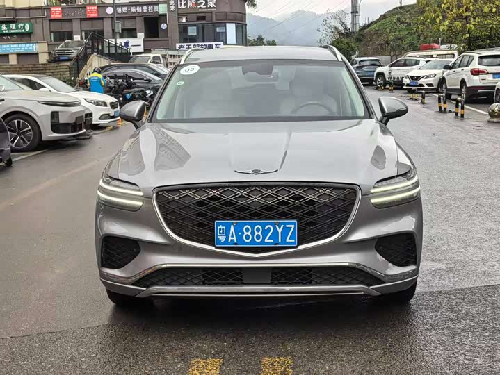 Фото 2 - Genesis GV70