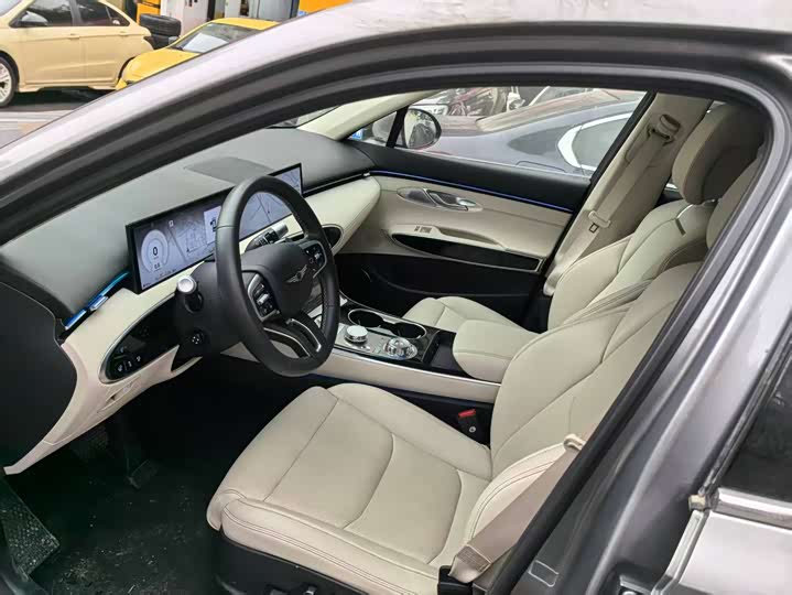 Фото 4 - Genesis GV70