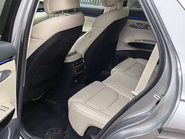 Фото 6 - Genesis GV70