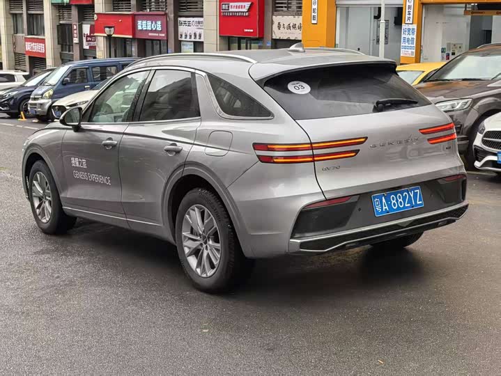 Фото 7 - Genesis GV70