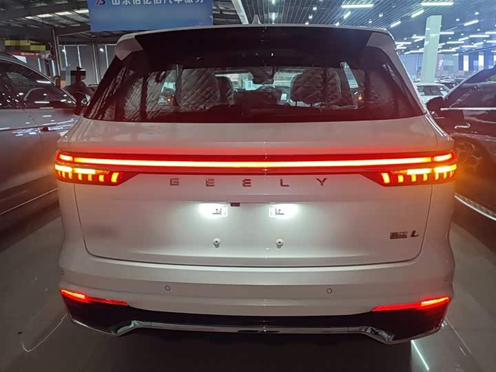 Фото 6 - Geely Monjaro