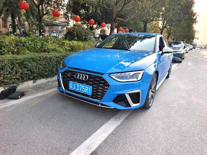 Фото 1 - Audi S4