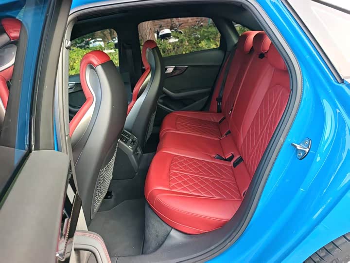 Фото 4 - Audi S4