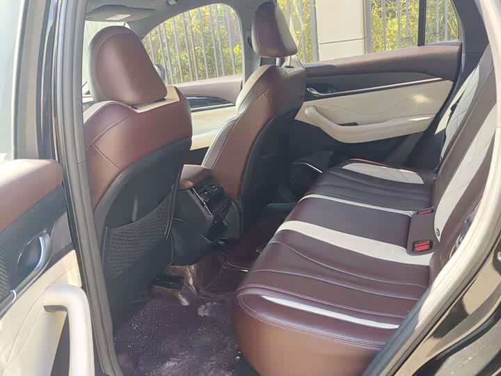 Фото 7 - Geely Monjaro