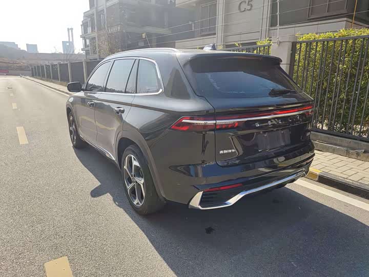 Фото 8 - Geely Monjaro