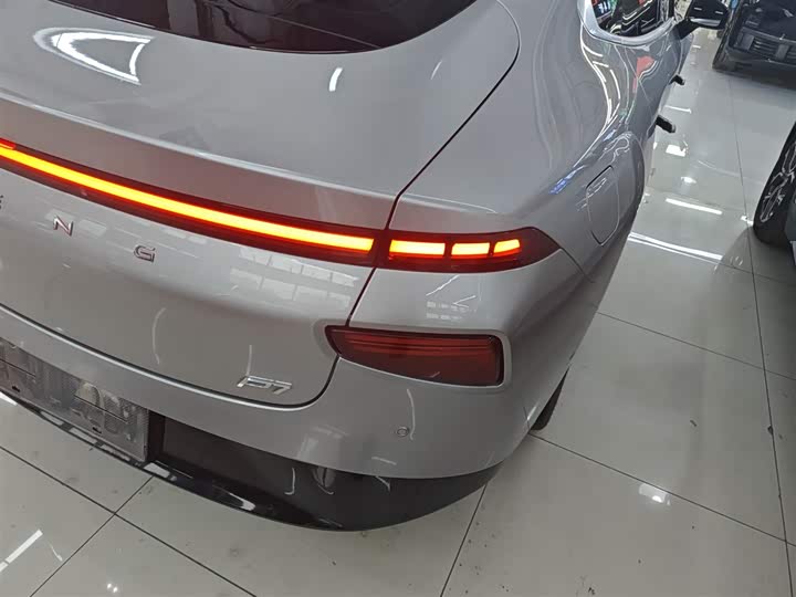 Фото 8 - XPeng P7