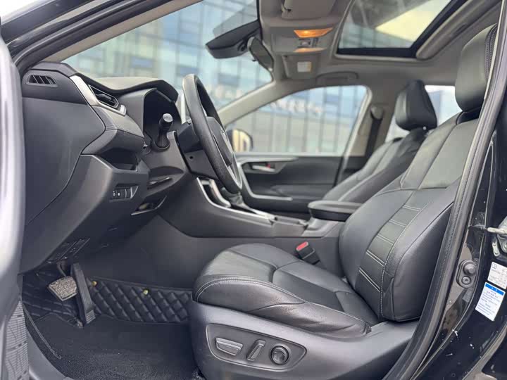 Фото 4 - Toyota Wildlander