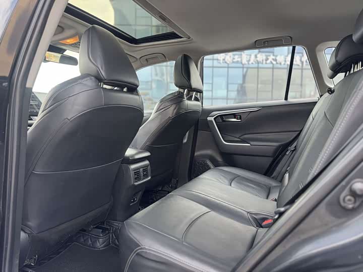 Фото 6 - Toyota Wildlander