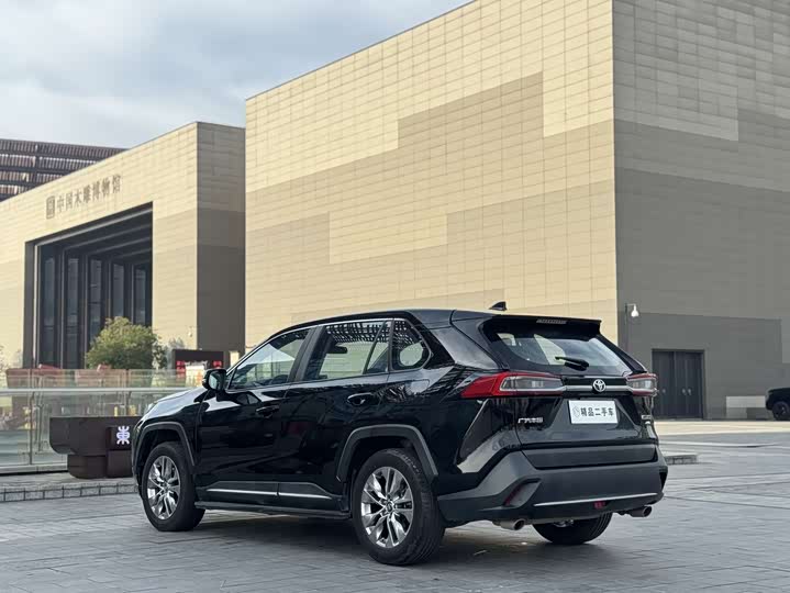 Фото 7 - Toyota Wildlander