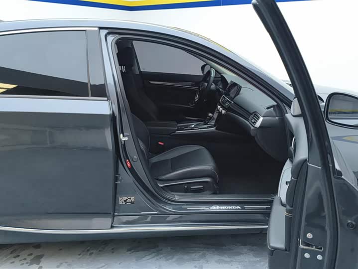 Фото 8 - Honda Accord