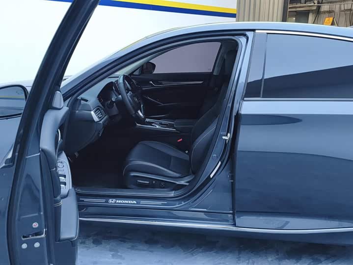 Фото 9 - Honda Accord