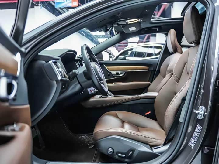 Фото 7 - Volvo S90