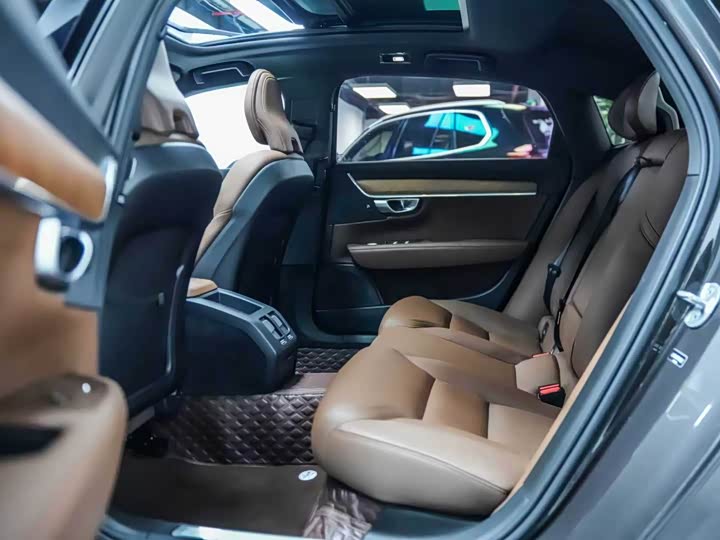 Фото 8 - Volvo S90