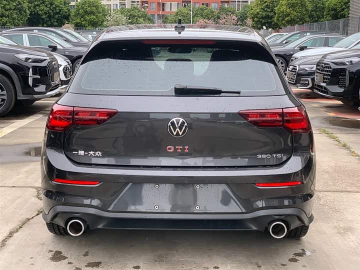 Фото 3 - Volkswagen Golf GTI