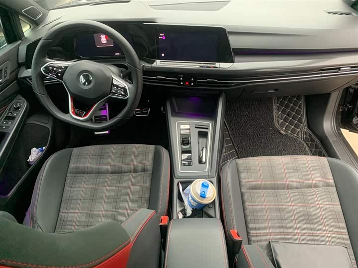 Фото 6 - Volkswagen Golf GTI