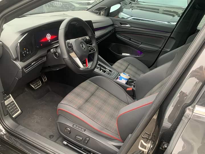 Фото 8 - Volkswagen Golf GTI