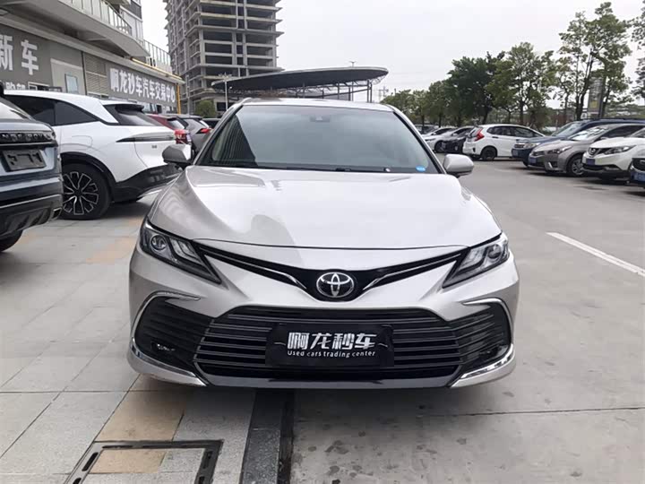 Фото 2 - Toyota Camry