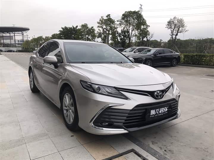 Фото 3 - Toyota Camry