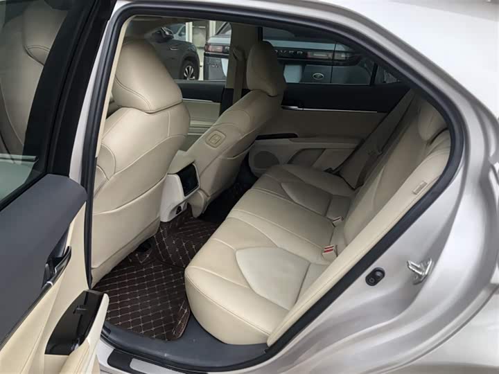 Фото 5 - Toyota Camry