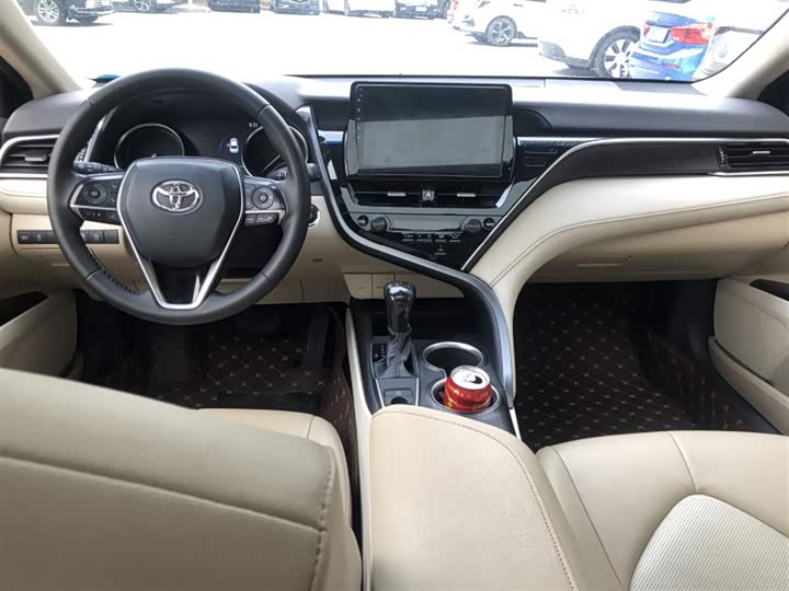 Фото 6 - Toyota Camry