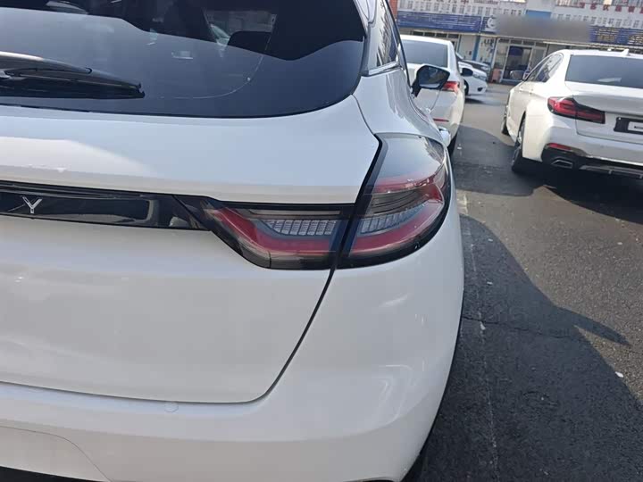 Фото 8 - Geely Emgrand GS