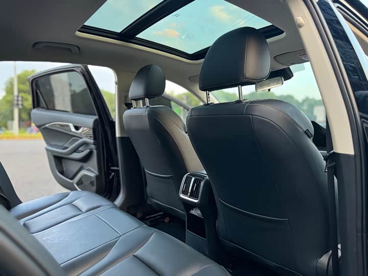 Фото 7 - Bestune B70