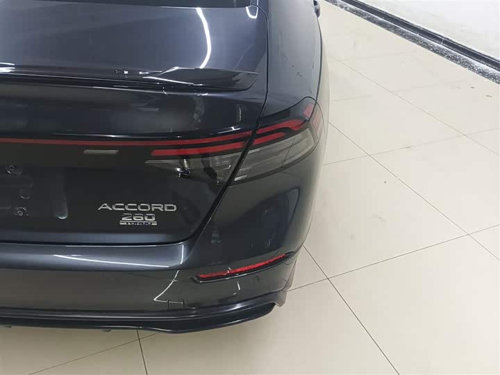 Фото 8 - Honda Accord