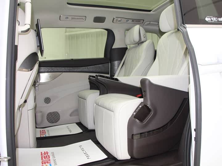 Фото 8 - Denza D9