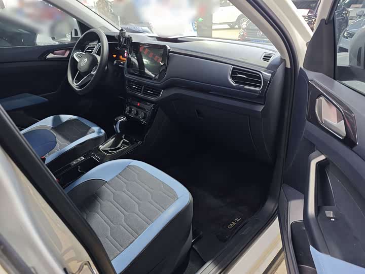 Фото 7 - Volkswagen Tharu